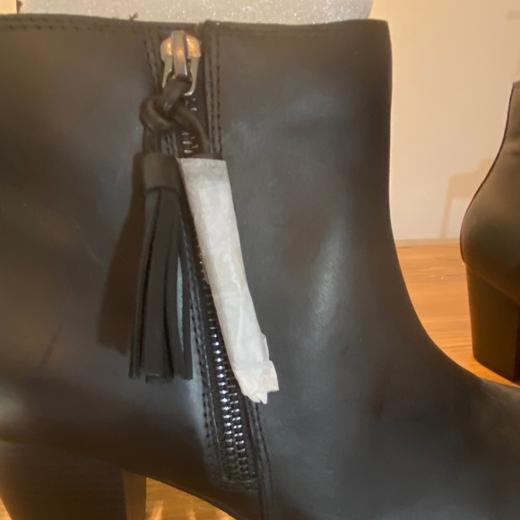 BRAND NEW Never Worn Vionic Madeline Black Leather Boots - Size 11 - Picture 14 of 16